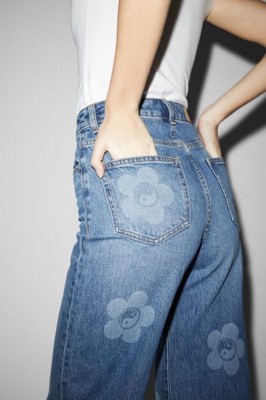Femmes - CLOCKHOUSE - jean à jambes évasées - high waist - à fleurs - jean bleu