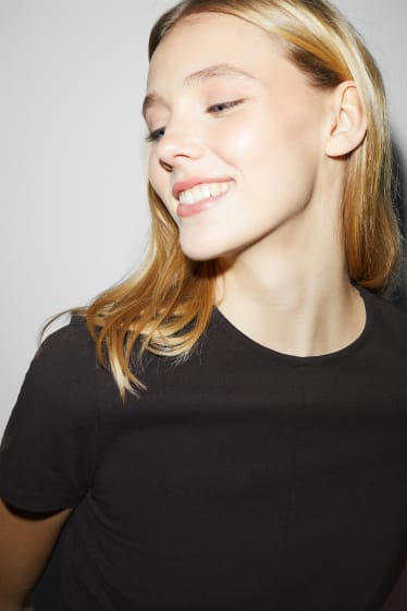 Dona - Samarreta crop - negre
