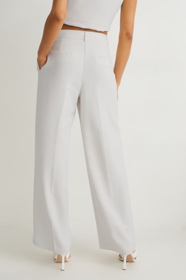 Kobiety - Spodnie biznesowe - wysoki stan - szerokie nogawki - kremowy