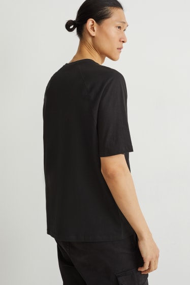 Men - T-shirt - black