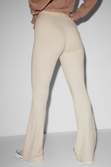 Mujer - CLOCKHOUSE - pantalón de punto - comfort fit - beige claro