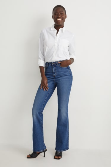 Femmes - Jean à jambe évasée - high waist - LYCRA® - jean bleu