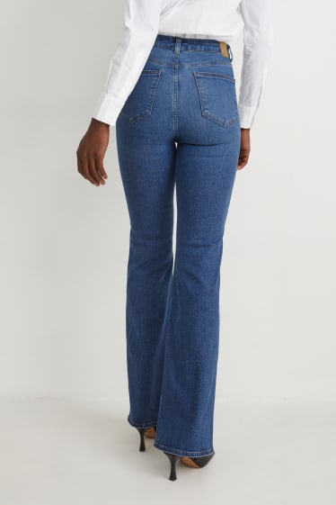 Femmes - Jean à jambe évasée - high waist - LYCRA® - jean bleu