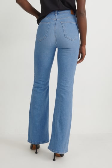 Kobiety - Flared jeans - wysoki stan - dżins-jasnoniebieski
