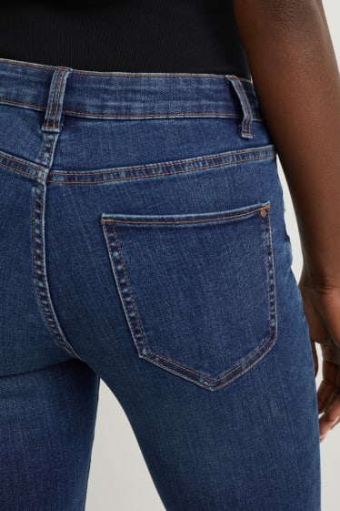 Kobiety - Szorty bermudy dżinsowe - średni stan - LYCRA® - dżins-niebieski
