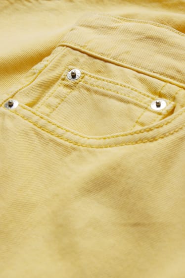 Uomo - Shorts di jeans - giallo