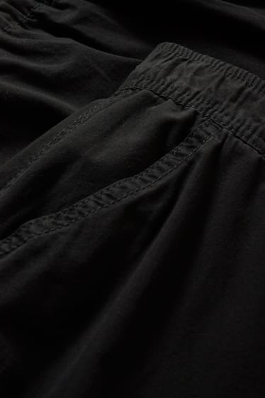 Nastolatki - CLOCKHOUSE - spodnie bojówki - średni stan - relaxed fit - czarny