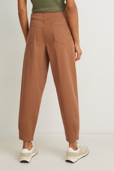 Dámské - Kalhoty chino - mid waist - tapered fit - hnědá