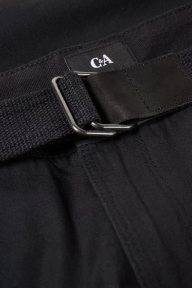 Uomo - Shorts cargo con cintura - nero