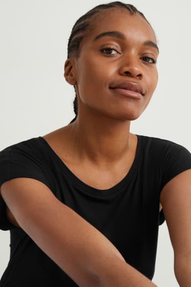 Women - Basic T-shirt - black