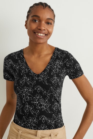 Femei - Tricou basic - cu flori - negru