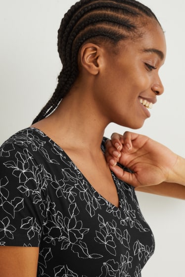 Femei - Tricou basic - cu flori - negru