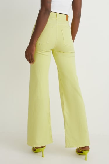 Women - Loose fit jeans - high waist - LYCRA® - yellow