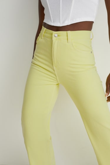 Women - Loose fit jeans - high waist - LYCRA® - yellow