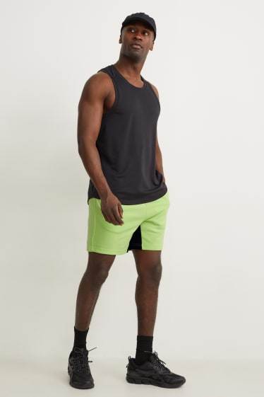 Uomo - Shorts di felpa - verde chiaro