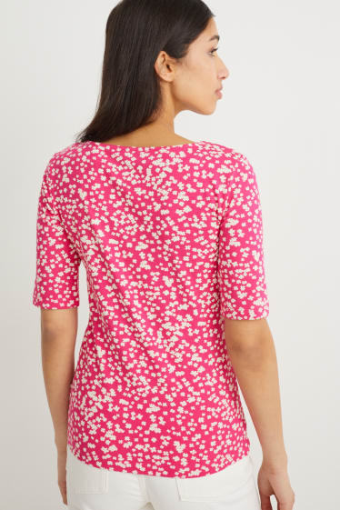 Kobiety - T-shirt - w kwiatki - różowy