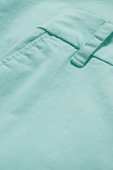 Women - Basic Bermuda shorts - mid-rise waist - mint green
