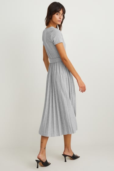 Femmes - Robe fit & flare avec une ceinture - plissée - gris clair chiné