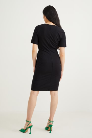 Femmes - Robe ornée d'un nœud - noir