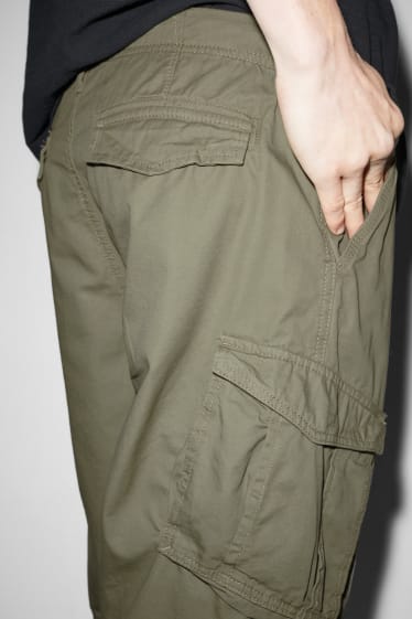 Hommes - Short cargo - vert