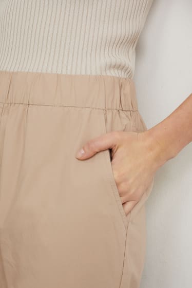 Femei - Pantaloni cargo - talie medie - tapered fit - bej