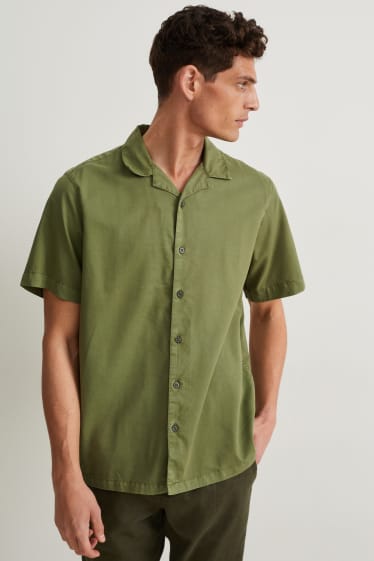 Hombre - Camisa - regular fit - cuello solapa - verde