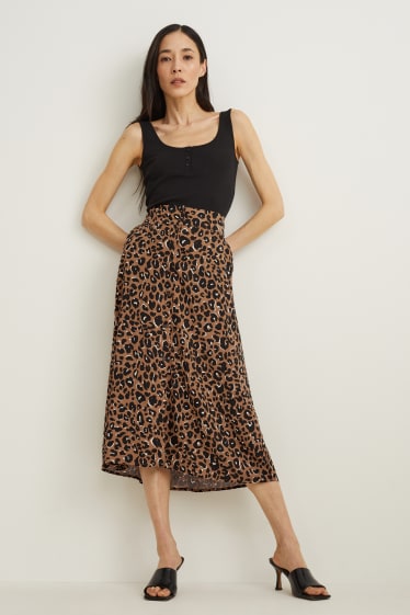 Dona - Faldilla - estampada - marró