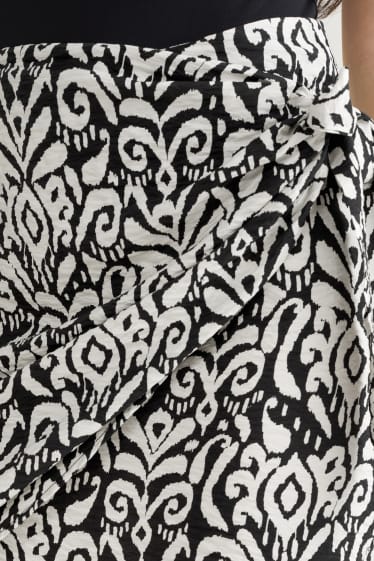 Women - Mini skirt - patterned - black / white
