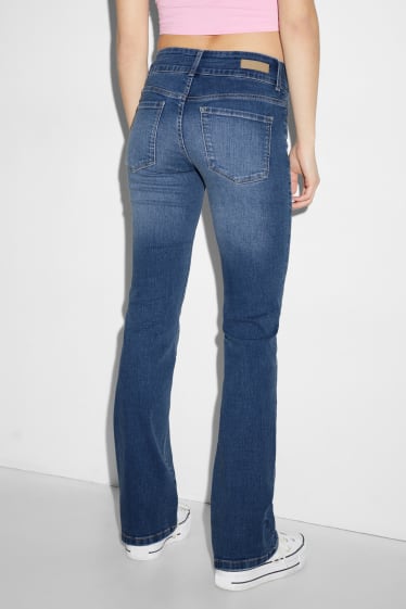 Femmes - CLOCKHOUSE - bootcut jean - low waist - LYCRA® - jean bleu