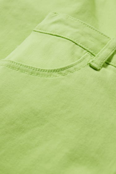 Copii - Pantaloni scurți - verde deschis