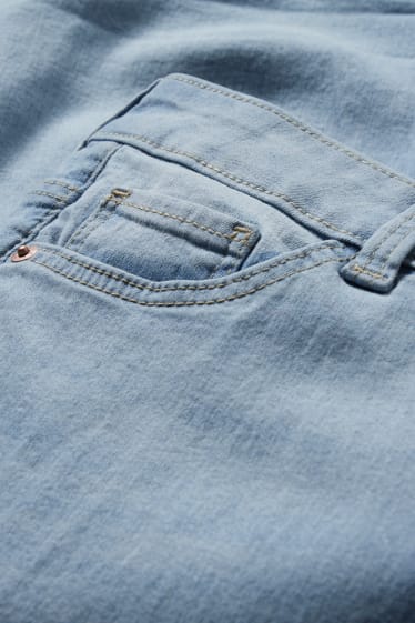 Kobiety - Szorty bermudy dżinsowe - średni stan - LYCRA® - dżins-jasnoniebieski