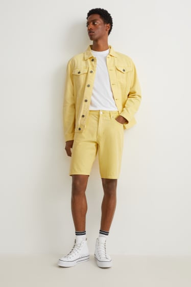 Uomo - Shorts di jeans - giallo