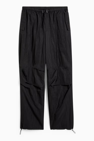 Dames - CLOCKHOUSE - parachutebroek - mid waist - straight fit - zwart