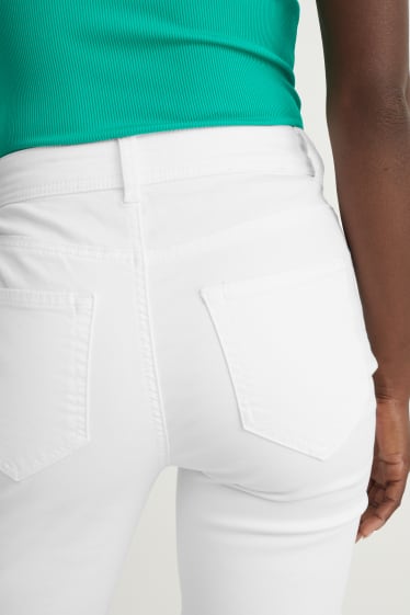 Women - Bermuda shorts - high waist - white