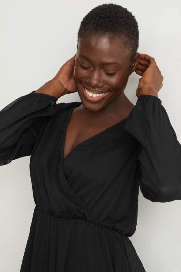 Femmes - Robe de gaze - plissée - noir