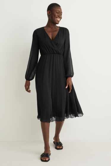 Women - Chiffon dress - pleated - black