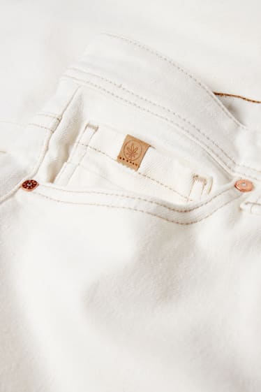 Home - Tapered jeans - amb fibres de cànem - blanc trencat