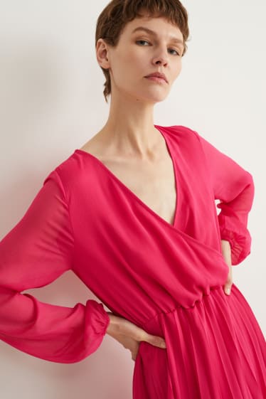 Femmes - Robe de gaze - plissée - rose