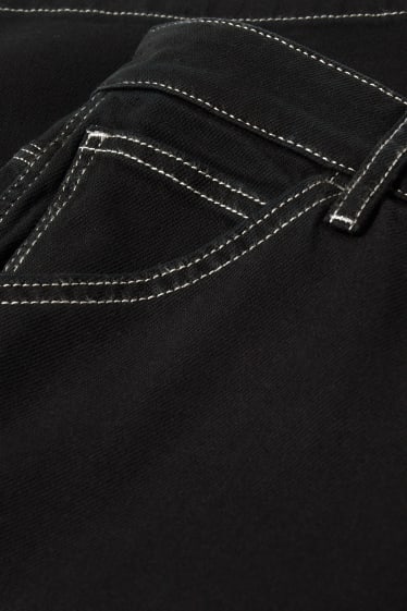 Uomo - Shorts cargo di jeans - nero