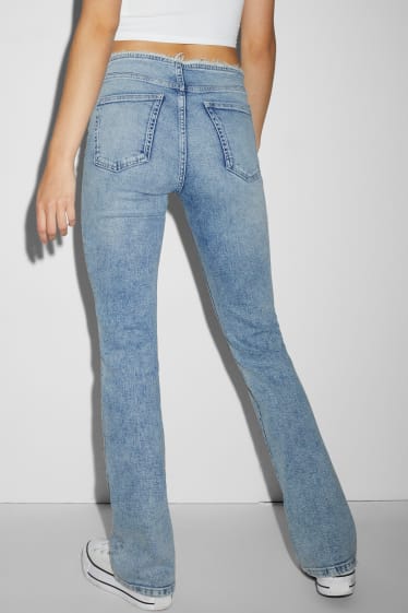 Dames - CLOCKHOUSE - bootcut jeans - low waist - LYCRA® - jeanslichtblauw