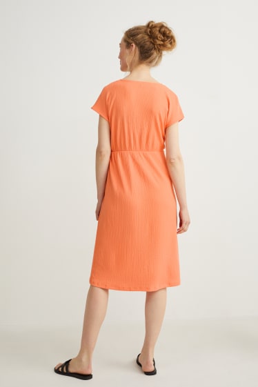 Femmes - Robe croisée d’allaitement - orange