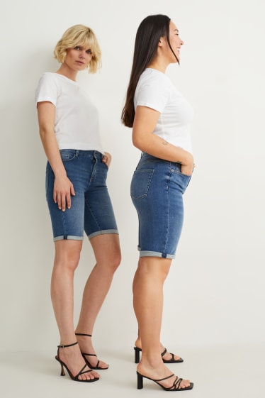 Women - Denim Bermuda shorts - mid-rise waist - jog denim - LYCRA® - blue denim