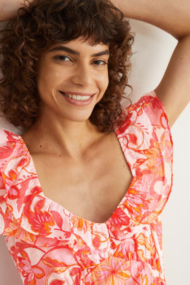 Femmes - Robe empire - à fleurs - rose