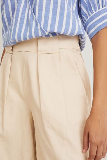Women - Bermuda shorts - high waist - light beige