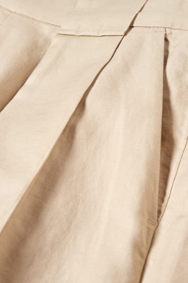 Women - Bermuda shorts - high waist - light beige