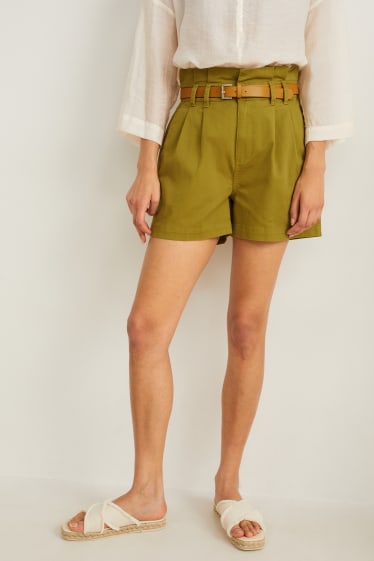 Women - Shorts with belt - high waist - green