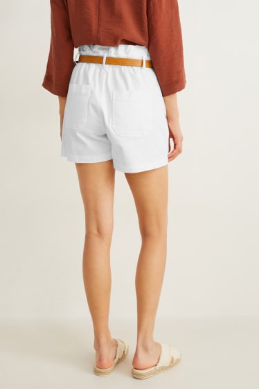 Women - Shorts with belt - high waist - white