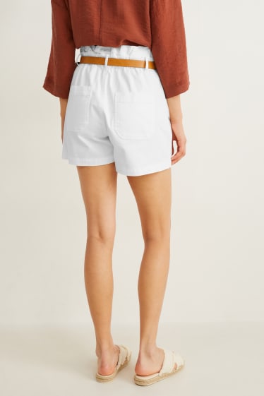 Femmes - Short avec ceinture - high waist - blanc