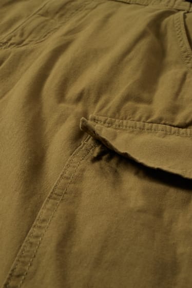 Nastolatki - CLOCKHOUSE - spodnie bojówki - średni stan - relaxed fit - zielony