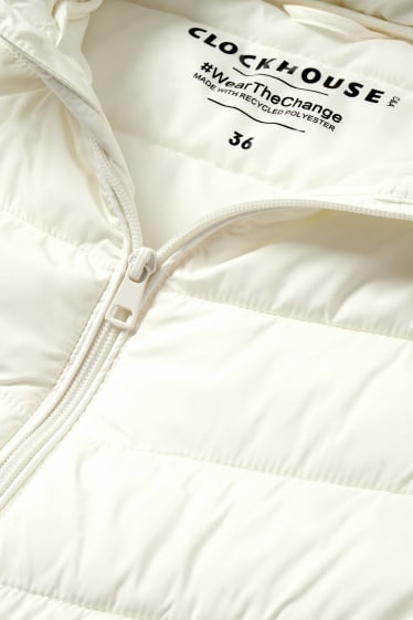Kobiety - CLOCKHOUSE - pikowana kurtka z kapturem - biały